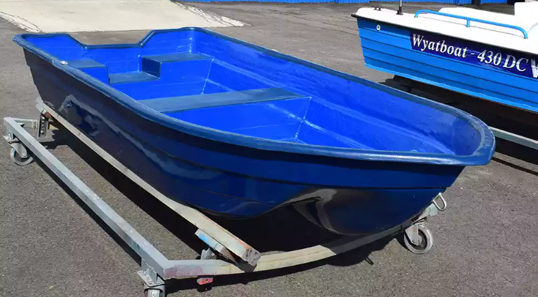 Стеклопластиковая лодка Neman-340 (тримаран) в Новороссийске