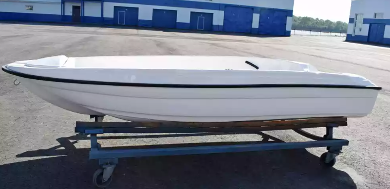 Стеклопластиковая лодка Пингвин (тримаран) в Новороссийске