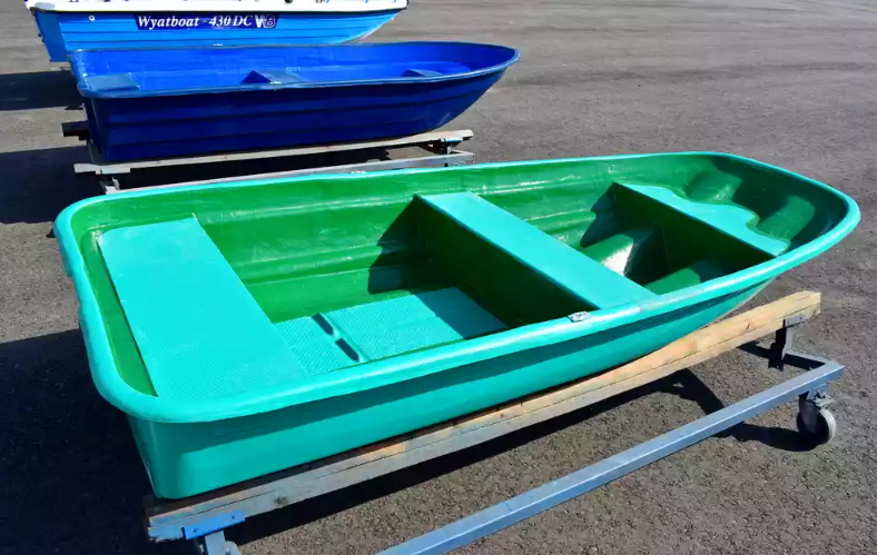 Стеклопластиковая лодка Старт (тримаран) в Новороссийске