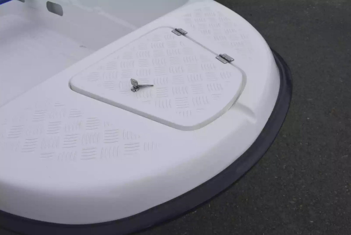 Стеклопластиковая лодка Пингвин New (тримаран) в Новороссийске