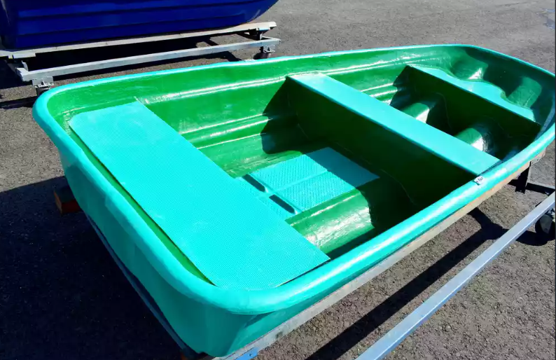 Стеклопластиковая лодка Старт (тримаран) в Новороссийске