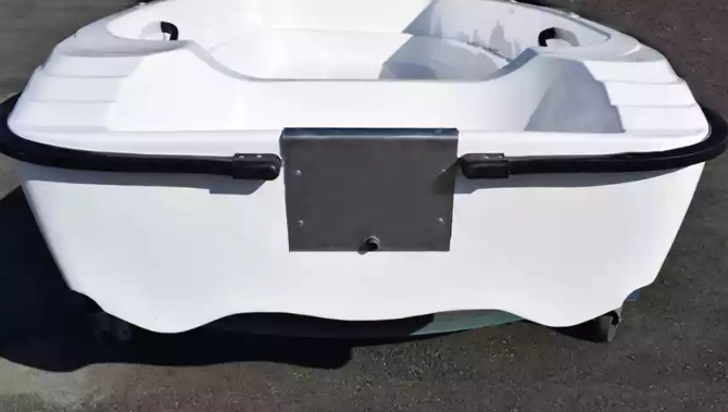 Стеклопластиковая лодка Пингвин (тримаран) в Новороссийске