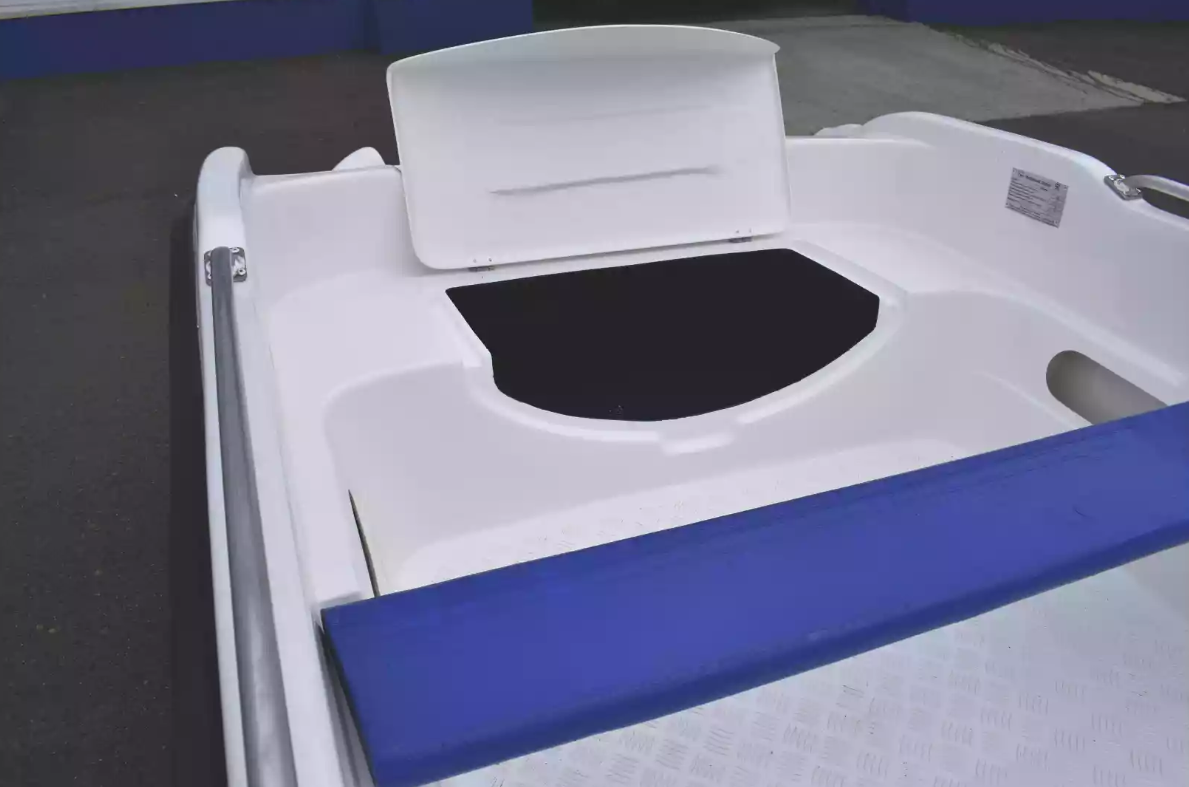 Стеклопластиковая лодка Пингвин New (тримаран) в Новороссийске