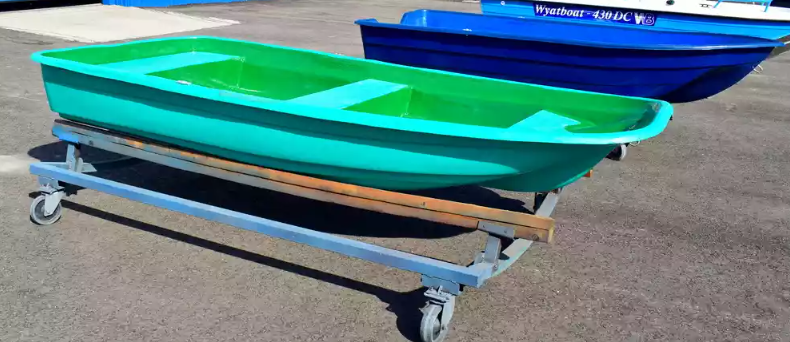 Стеклопластиковая лодка Старт (тримаран) в Новороссийске