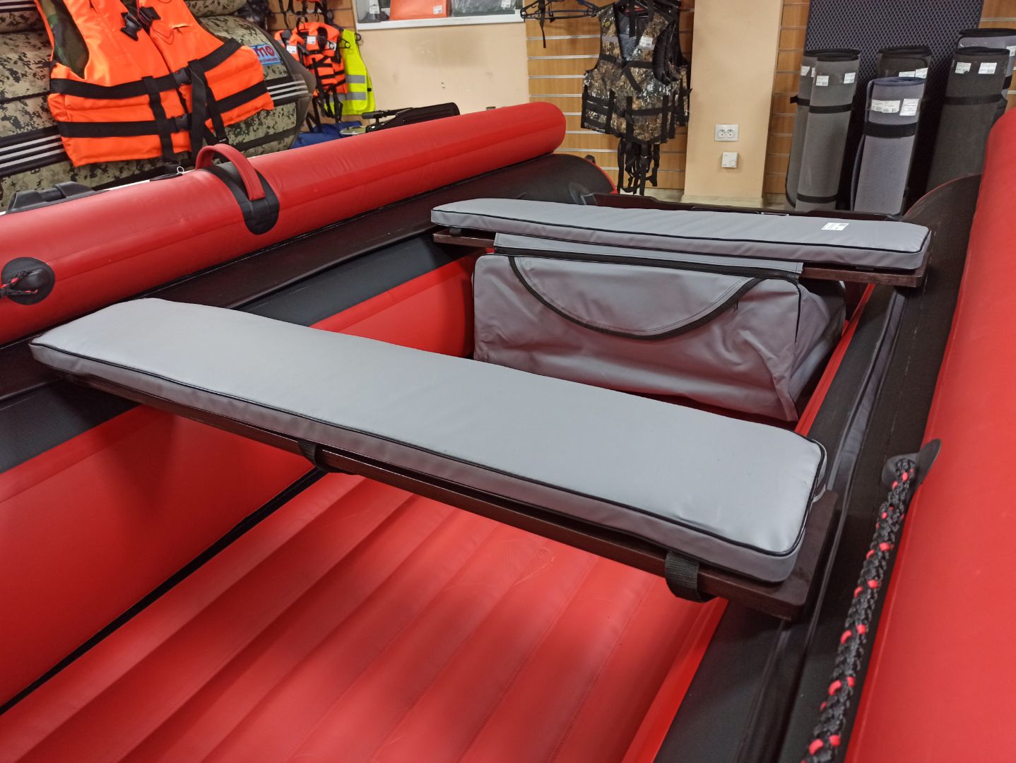 КОМПЛЕКТ МЯГКИХ НАКЛАДОК С СУМКОЙ ДЛЯ ЛОДОК 110Х20 СЕРЫЙ в Новороссийске