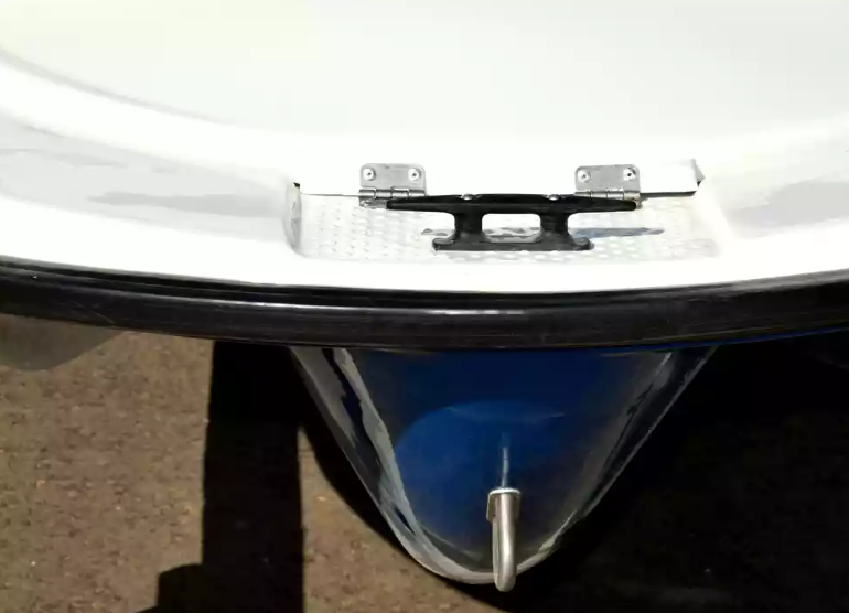 Стеклопластиковая лодка Пингвин с консолью (тримаран) в Новороссийске