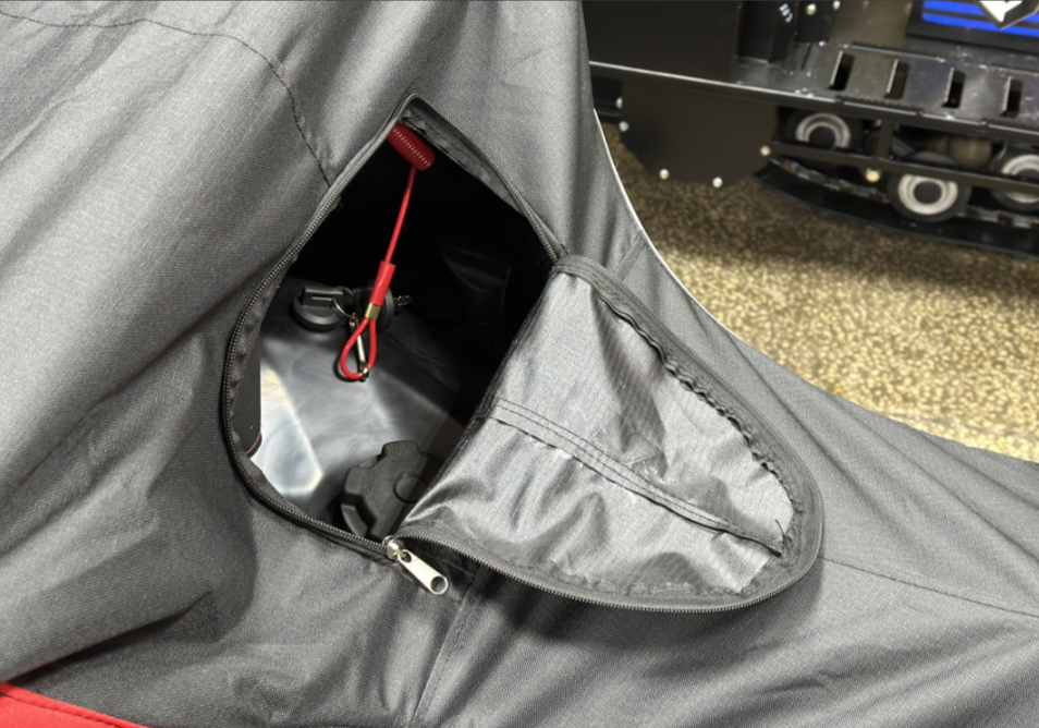 Чехол транспорт. снегохода IKUDZO HUNTER черно-красный Оксфорд ПРЕМИУМ качества с лого IKUDZO в Новороссийске