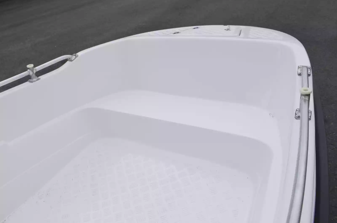 Стеклопластиковая лодка Пингвин New (тримаран) в Новороссийске