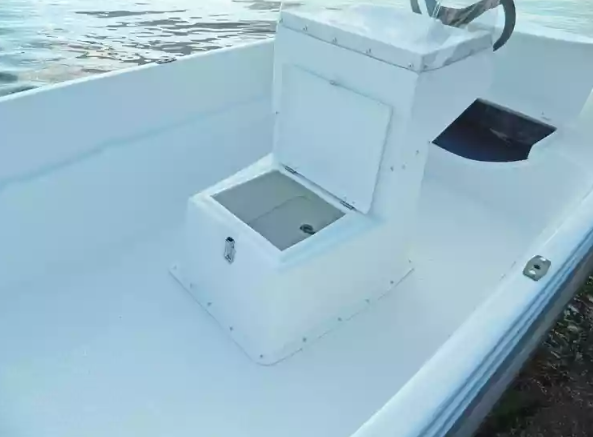 Стеклопластиковая лодка Пингвин с консолью (тримаран) в Новороссийске