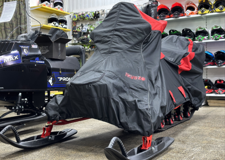 Чехол транспорт. снегохода IKUDZO HUNTER черно-красный Оксфорд ПРЕМИУМ качества с лого IKUDZO в Новороссийске