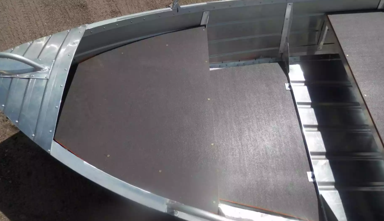 Алюминиевая лодка Вятка-Профи 32 в Новороссийске