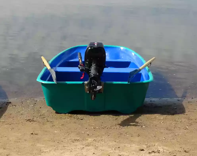 Стеклопластиковая лодка Старт (тримаран) в Новороссийске