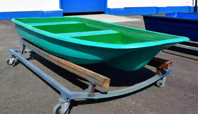 Стеклопластиковая лодка Старт (тримаран) в Новороссийске