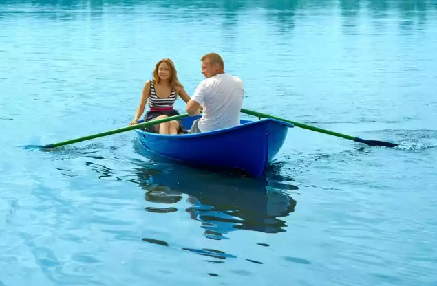 Стеклопластиковая лодка Дельфин в Новороссийске