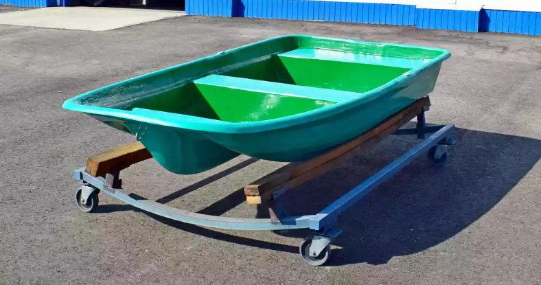 Стеклопластиковая лодка Старт (тримаран) в Новороссийске