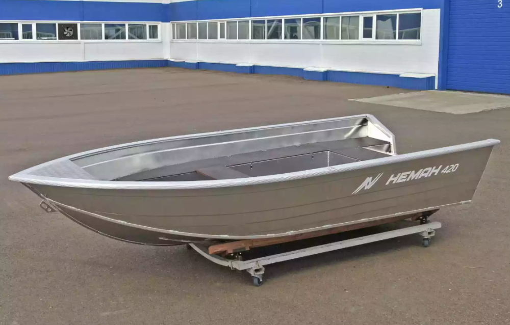 Алюминиевая лодка  Неман-420 в Новороссийске
