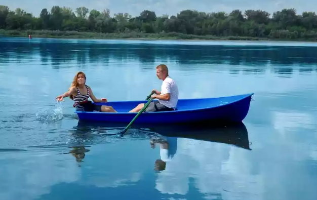 Стеклопластиковая лодка Дельфин в Новороссийске