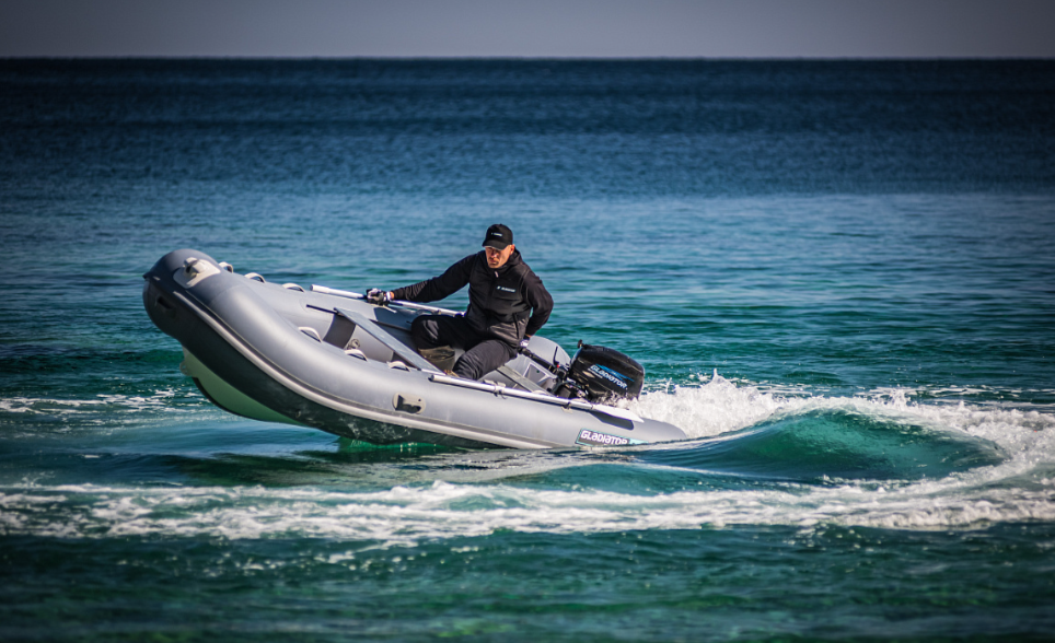 Лодка GLADIATOR RIB380AL в Новороссийске