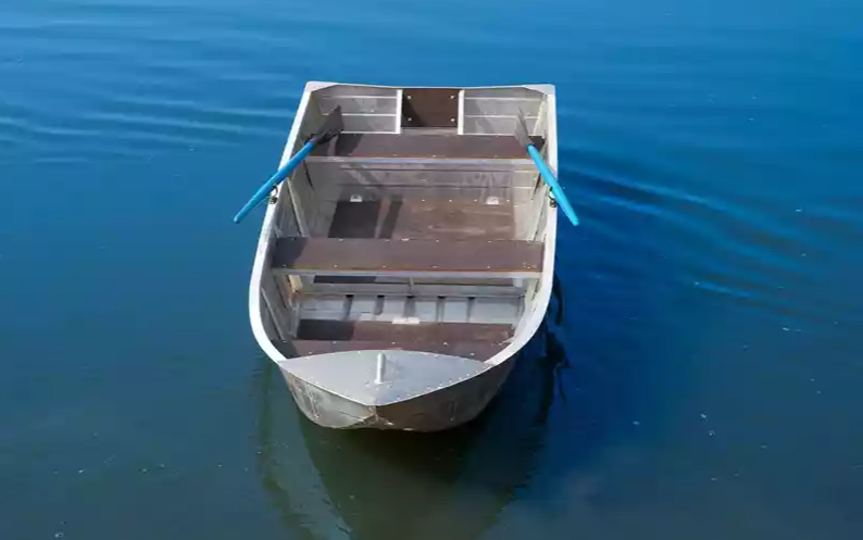 Алюминиевая лодка Вятка-Профи 37 в Новороссийске