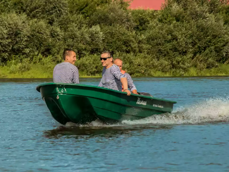 Стеклопластиковая лодка Neman-340 (тримаран) в Новороссийске
