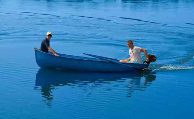 Стеклопластиковая лодка Омуль в Новороссийске