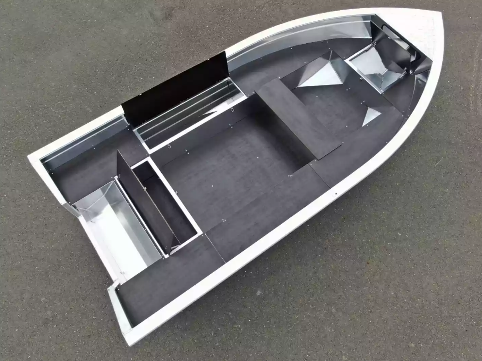 Алюминиевая лодка  Неман-420 в Новороссийске