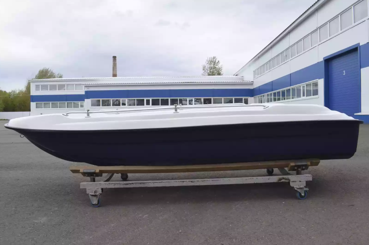 Стеклопластиковая лодка Пингвин New (тримаран) в Новороссийске